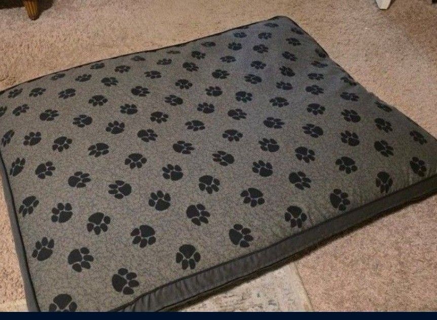 Double sided MyPillow Large Dog Bed. The top can be unzipped and washed. - 43 x 34 x 6.