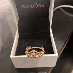 BRAND NEW PANDORA RING TIARA & SIZE 7-7.5.......😁😊😍