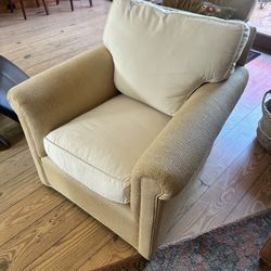 2 Beautiful Living Room Seats