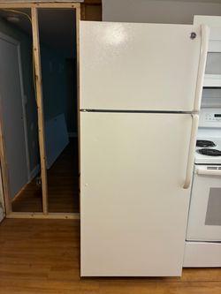 GE REFRIGERATOR/FREEZER