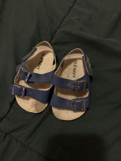 Size 2-3 old navy sandals