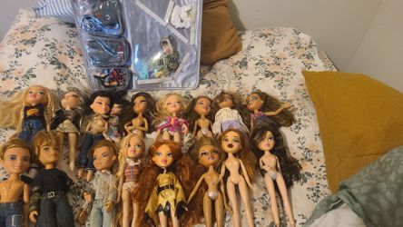 Bratz doll lot