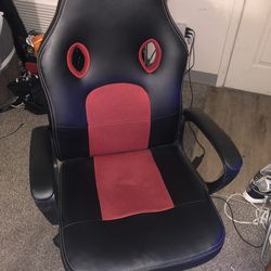 $50 Gamer Chair. Has Some Scuffs As You Can See In Last Picture