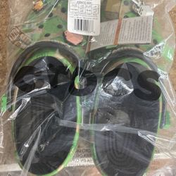 Minecraft Crocs Men’s Size 7 Women’s Size 9 Sealed