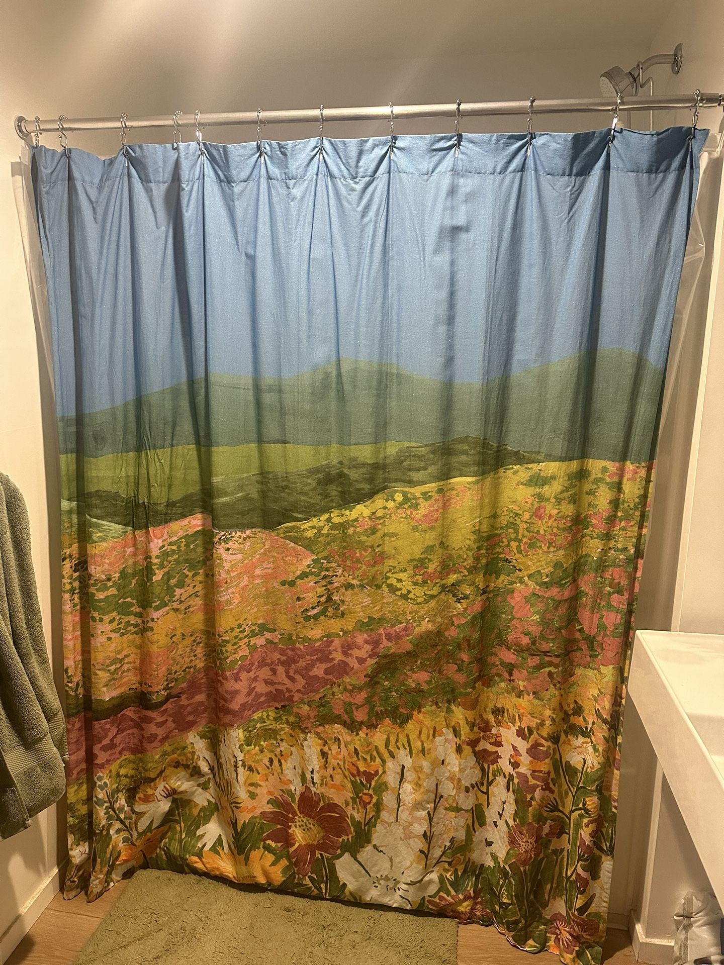 Shower curtain (Urban Outfitters - Super bloom)