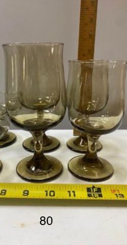 (2) water & (2) wine goblets. Vintage Smokey brown Libbey Tawny Accents pieces. Tulip Water Drinking Goblets 6 ½” tall & Tulip wine:/Champagne Goblets