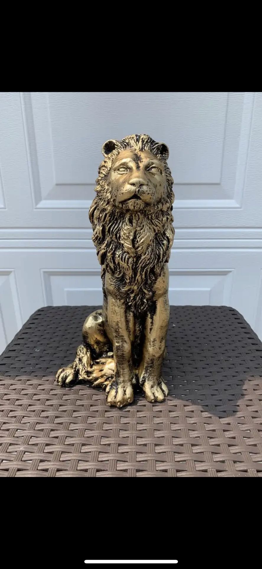 Bookshelf, Lion Statue