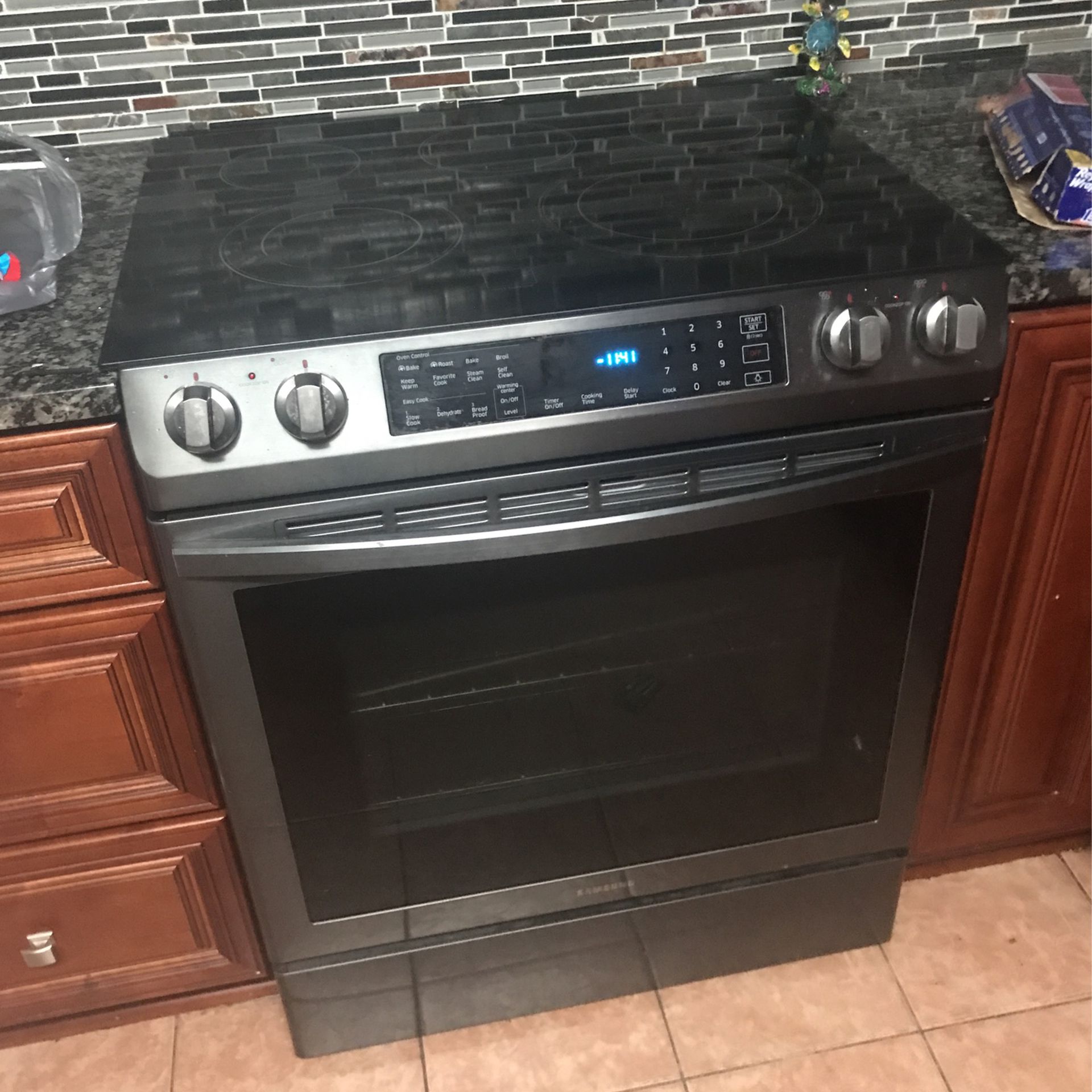Samsung Kitchen appliance Refrigerator Has A Hub Tv 1 year old paid over $8000 for the Whole Set
