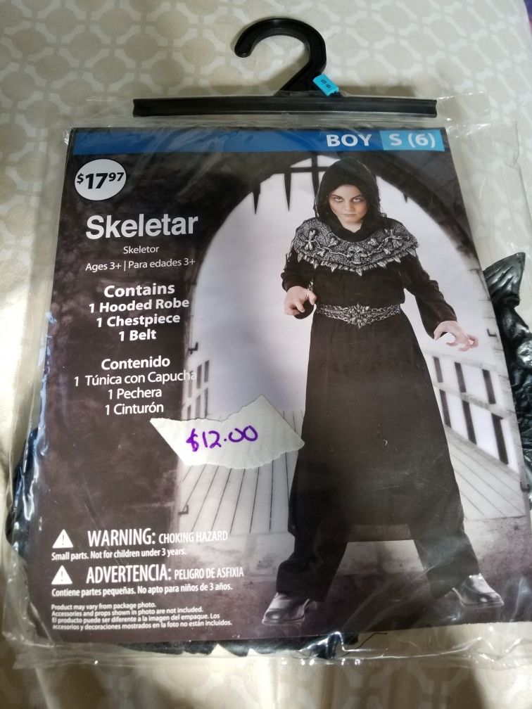 Brand new boy's Halloween costume "skeletar"