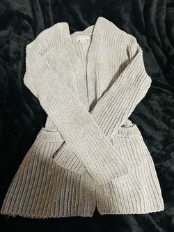Cute gray cardigan!