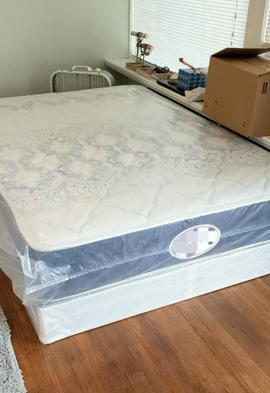 NEW QUEEN MATTRESS AND BOX SPRING 😉 100% QUALITY & CONFORM 👌