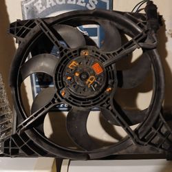 Radiator Fan For A 2004  Hyundai  Santa Fee 