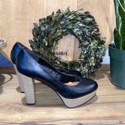 New-Ladies Rue 21 etc! black heels pumps Size L8/9