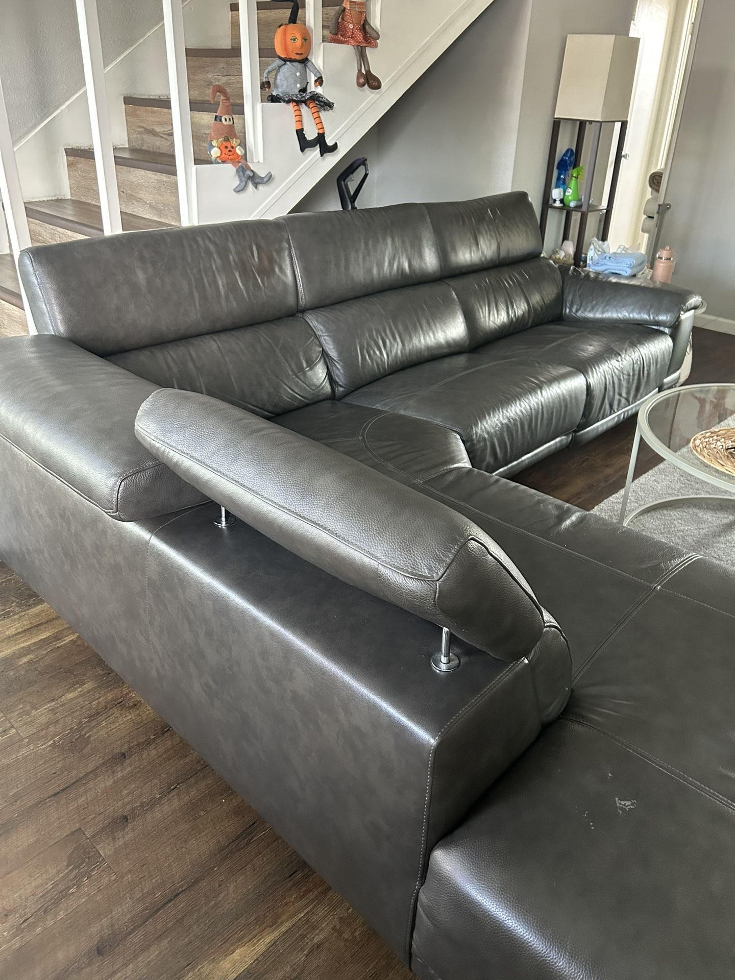 Sectional With Chaise Left And 1 Recliner
