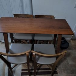 4 barstools and bar table