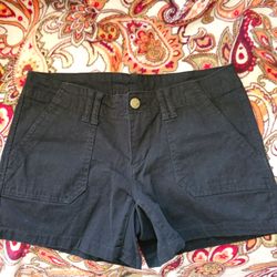 $5     FADED GLORY  BLACK SHORTS     SIZE 6