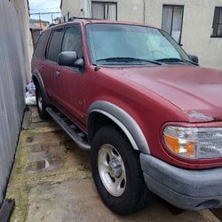 2000 Ford Explorer