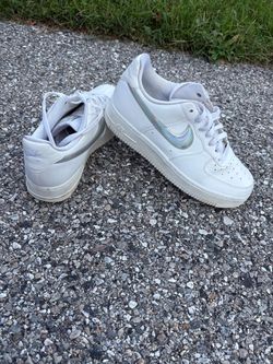 Women’s sneakers. Nike Air Force 1 Low. Size is 8.5