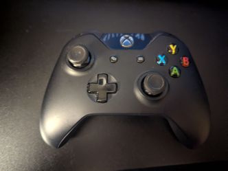 Xbox one controller with rechargeable battery