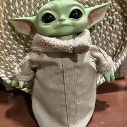 STAR WARS TM  @&M Lucasfilm Ltd.  Baby Yoda Mattel  11”