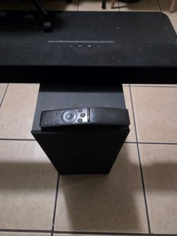 Samsung Black Soundbar with Subwoofer and Remote