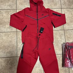 Red Nike Tech Set