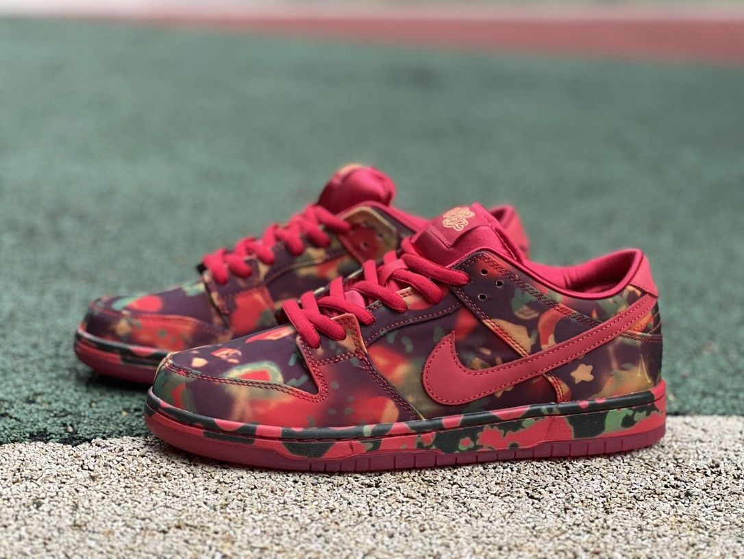 Nike SB Dunk Low The Wizard of Oz Poppy Field