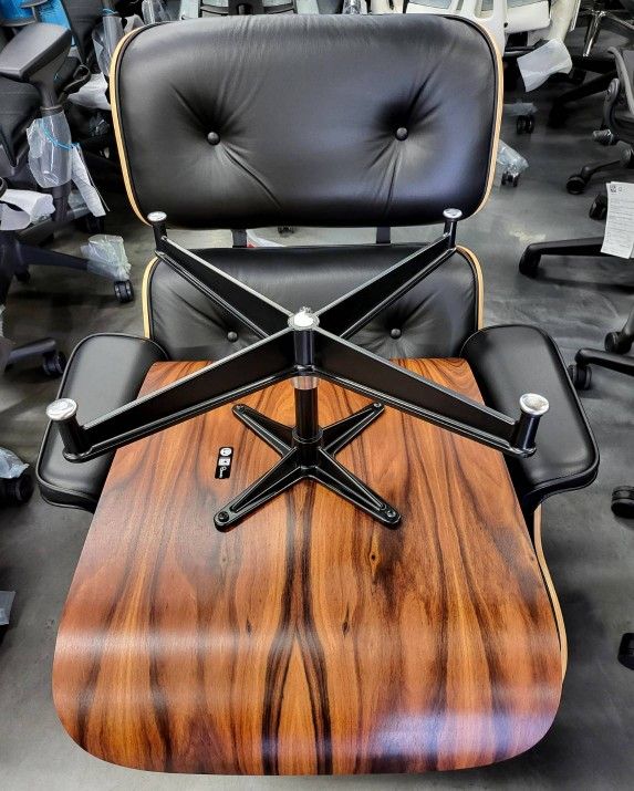 100% AUTHENTIC HERMAN MILLER EAMES LOUNGE CHAIR WITH OTTOMAN