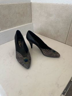 Vintage peacock pumps