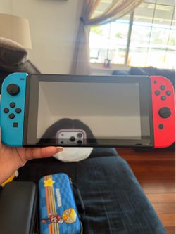Nintendo Switch + Case