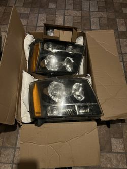 Head Lights For Chevy Avalanche 2008. Fits Chevy Avalanche 2007 - 2013. Aftermarket Head Lights