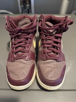 Women’s Nike Dunks Size 8