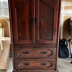 BEAUTIFUL SOLID WOOD ARMOIRE DRESSER 