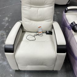 Canmore Leather Power Recliner w/Power Headrest