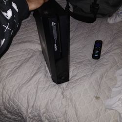 XBOX 1 VERY CLEAN EVERYTHING WORKS PERFECT