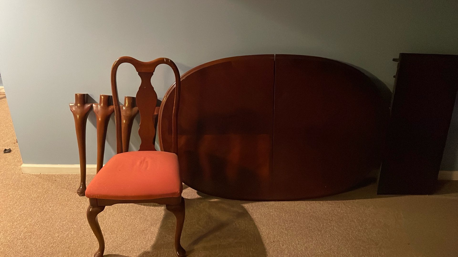 Dining Room Table And 4 Matching Chairs