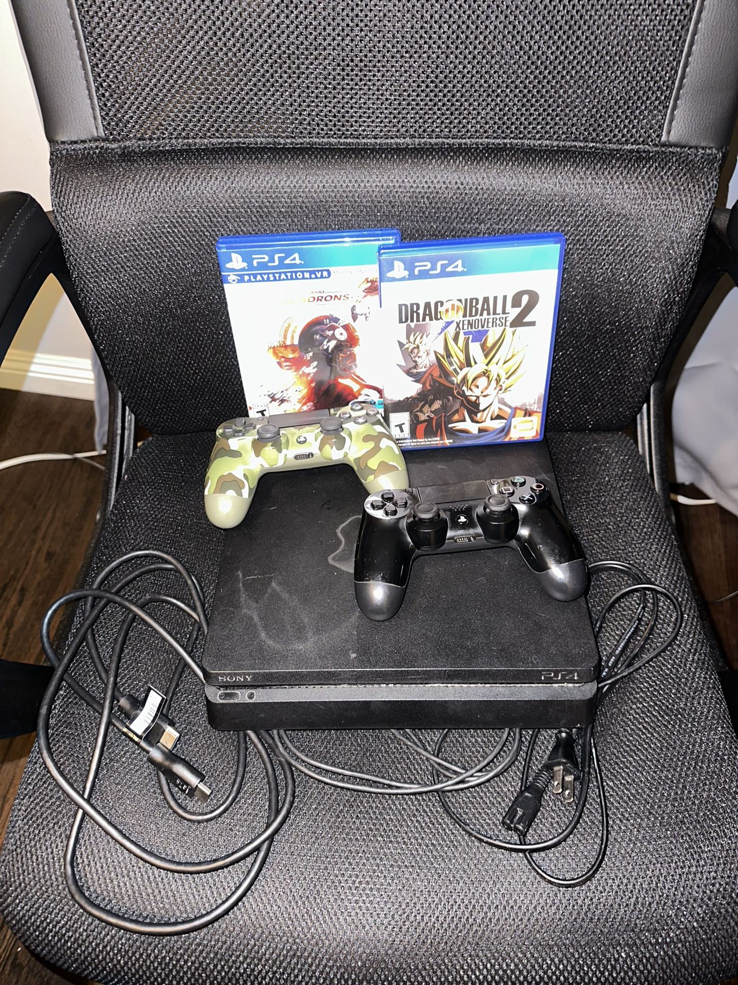 Ps4 With 2 Controllers And 2 Games