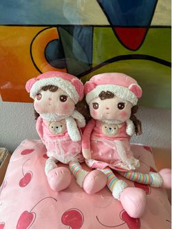 Lot of dolls from 12 pieces. New.