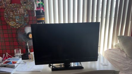 19 inch  Vizio TV - With Remote