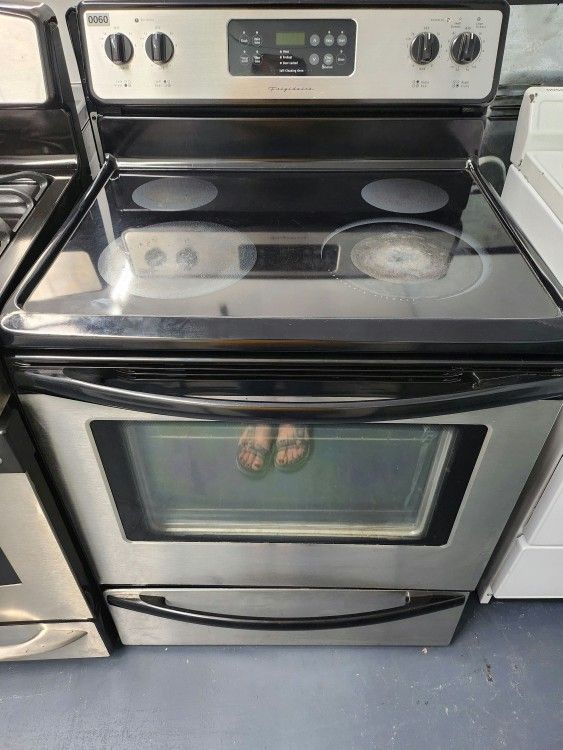 Frigidaire With Install! Electric Stove 30 inches wide
