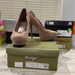 Blush pumps