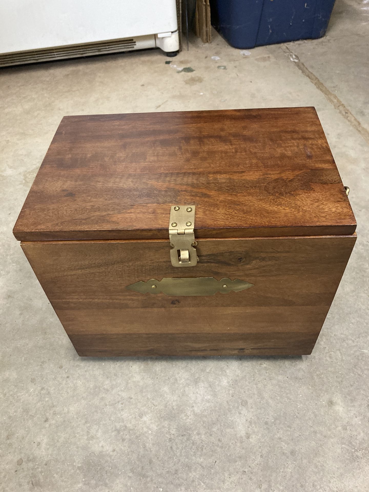 Denizli Bar Cabinet Decanter Glasses Desk Top Size