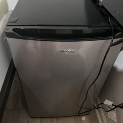 Whirlpool Mini Fridge with Freezer 