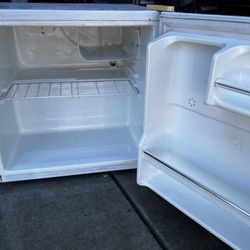 Mini Fridge 