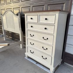 Beautiful Full Size Bed Set 