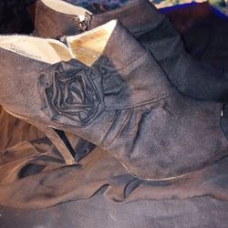 Like New Black Massimo Shorties Heels