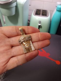 10k gold Jesus head 12 grams natural diamond