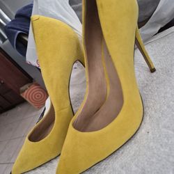 Micheal Kors Heels Suede Yellow Comfy