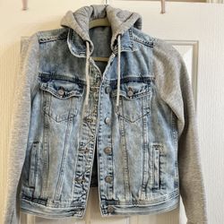 Aeropostale Woman’s Denim Light Wash Jean Jacket, Size Small