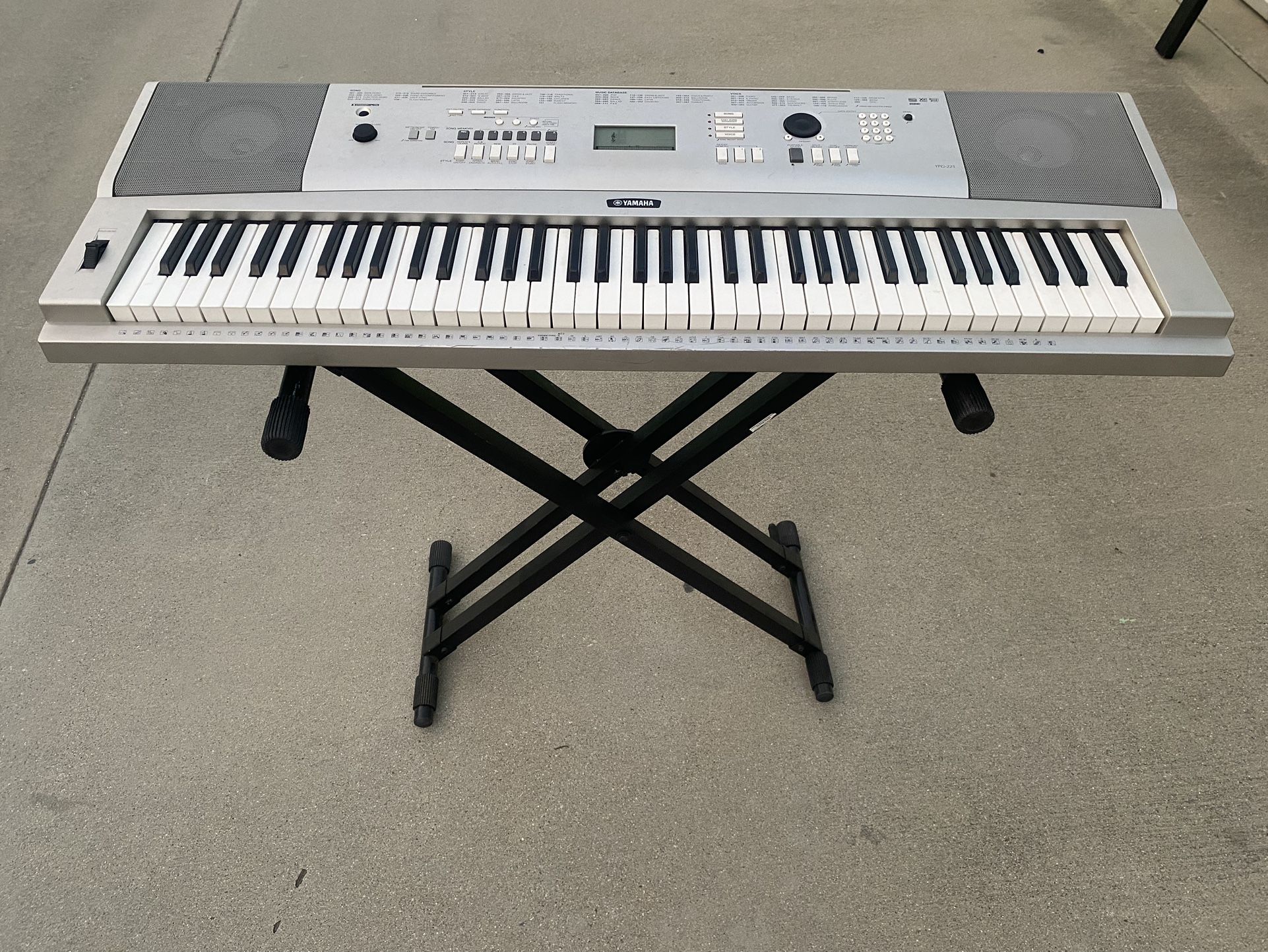 Yamaha YPG-225 Keyboard